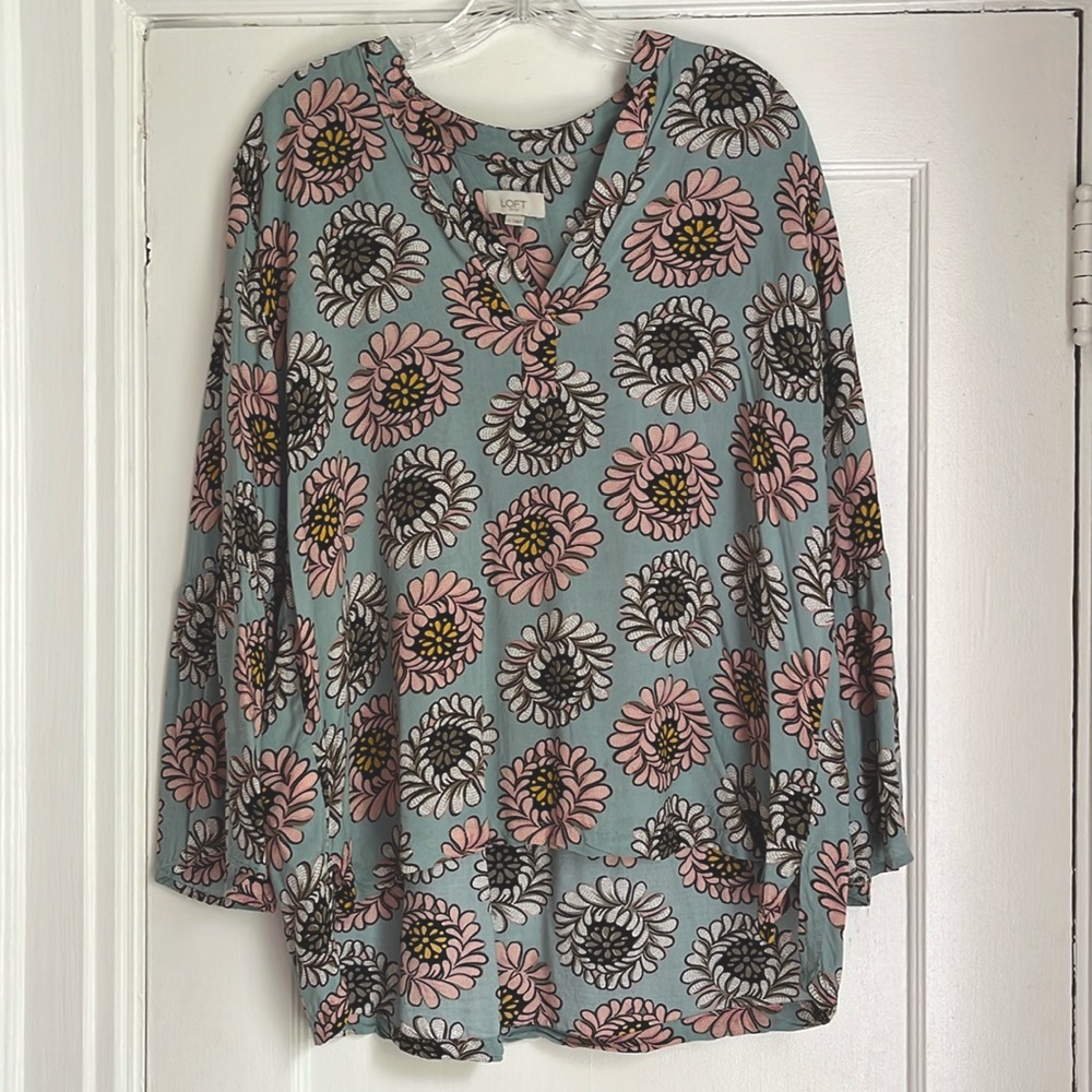LOFT Floral Top / 100% Rayon / Boxy Fit / VGUC